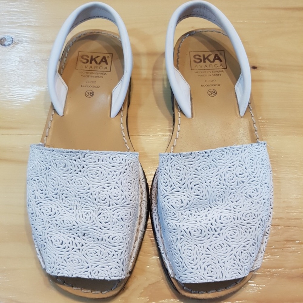 Ska avarca sandals.